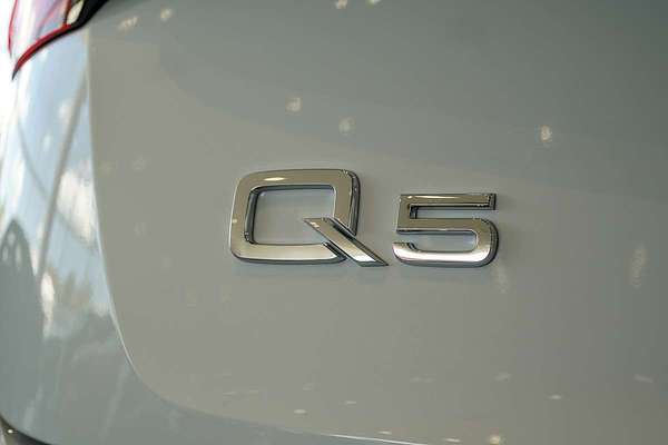 2025 Audi Q5 55 TFSI e S line FY