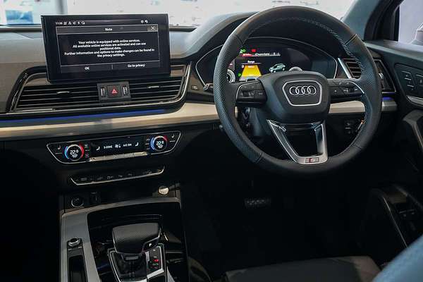 2025 Audi Q5 55 TFSI e S line FY