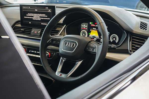 2025 Audi Q5 55 TFSI e S line FY