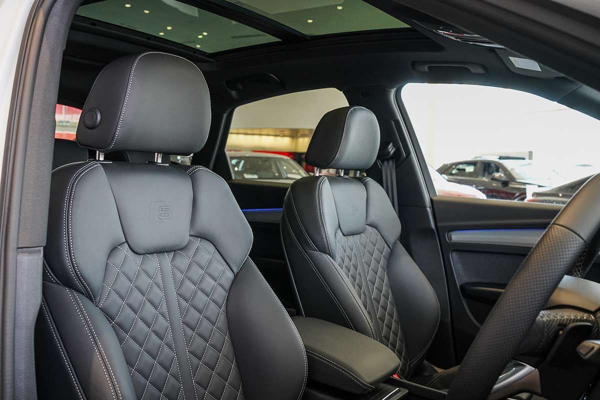 2025 Audi Q5 55 TFSI e S line FY