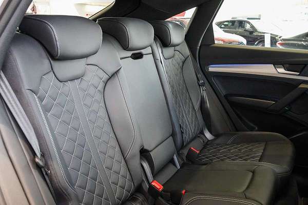 2025 Audi Q5 55 TFSI e S line FY