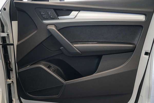 2025 Audi Q5 55 TFSI e S line FY