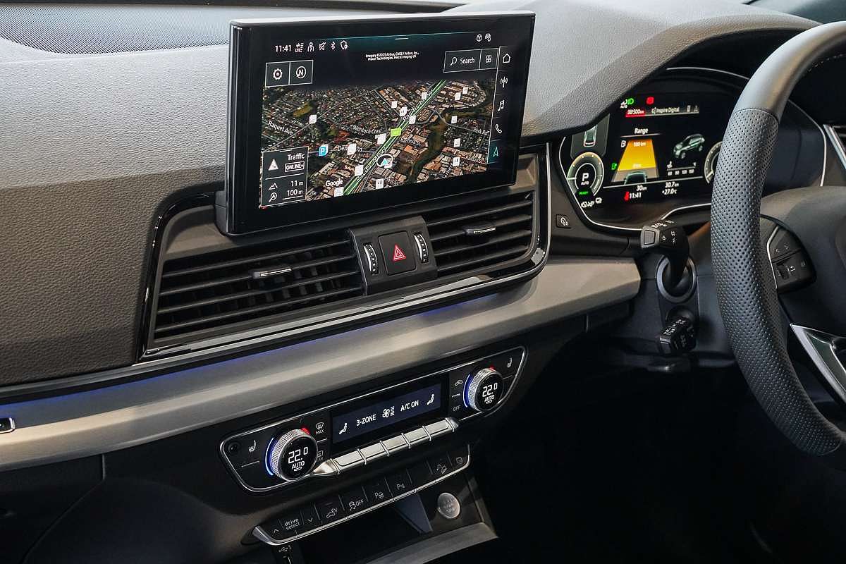 2025 Audi Q5 55 TFSI e S line FY