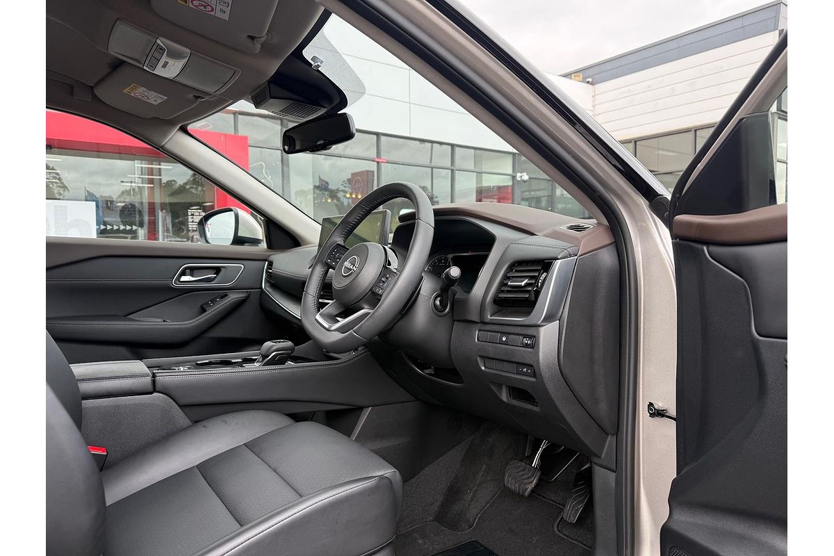 2024 Nissan X-TRAIL ST-L T33