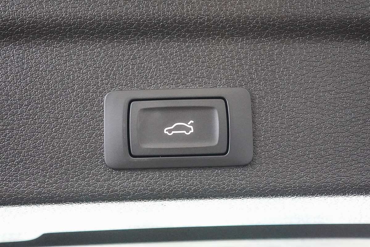 2022 Audi Q3 35 TFSI S line F3