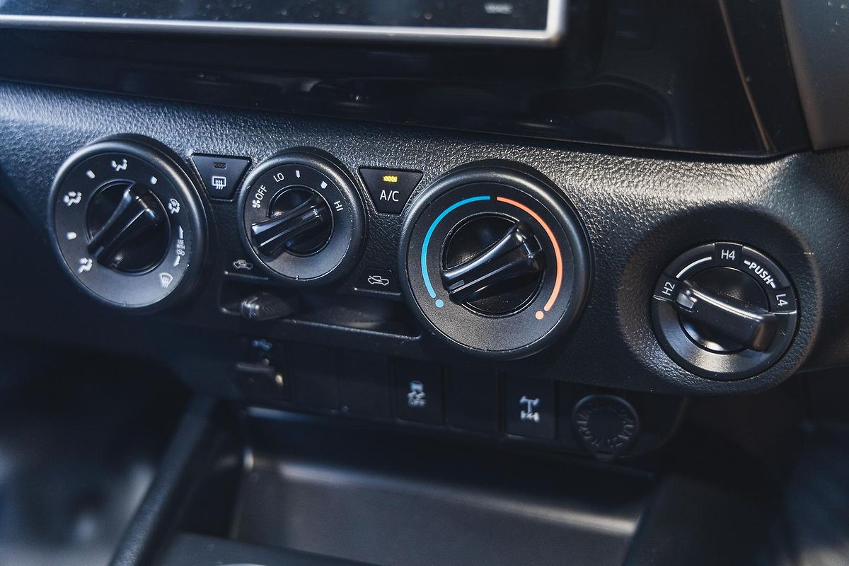 2018 Toyota Hilux SR GUN126R 4X4