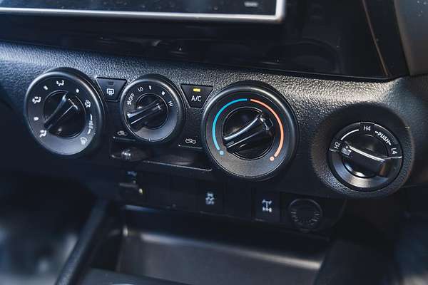 2018 Toyota Hilux SR GUN126R 4X4