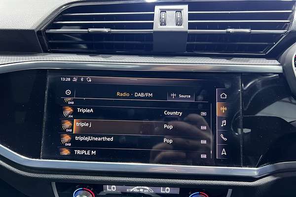 2020 Audi Q3 40 TFSI S line F3