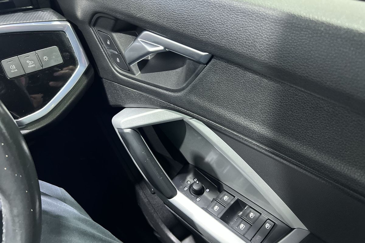 2020 Audi Q3 40 TFSI S line F3