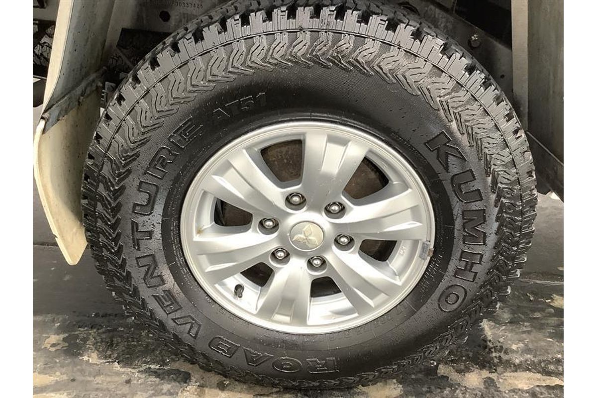 2015 Mitsubishi Triton GLX MN 4X4