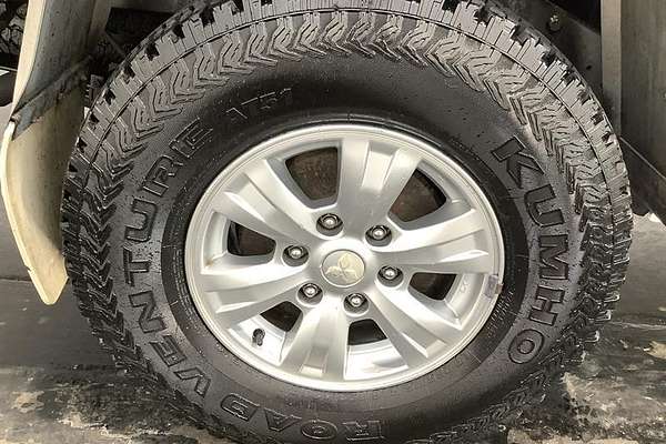 2015 Mitsubishi Triton GLX MN 4X4