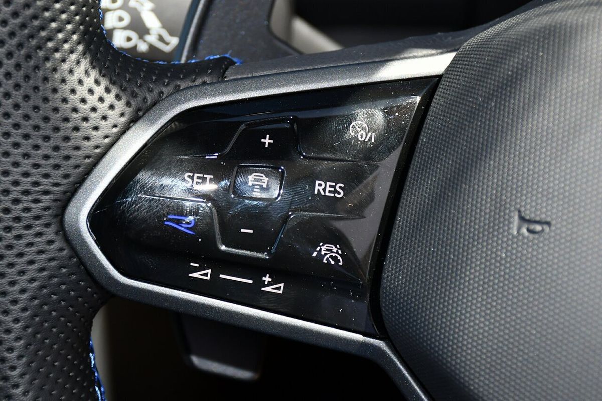 2024 Volkswagen T-Roc R D11