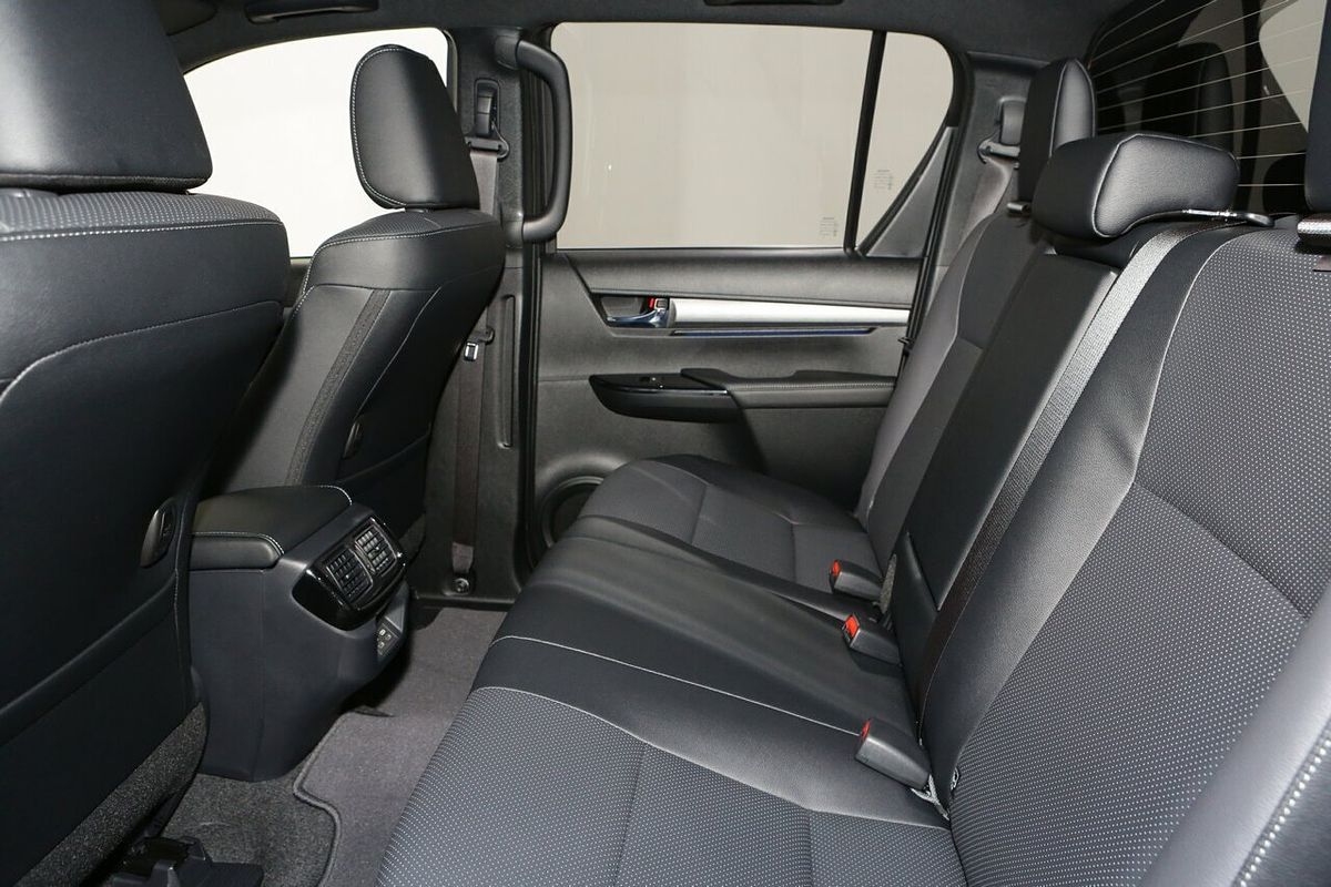 2025 Toyota Hilux Rogue 48V GUN126R 4X4