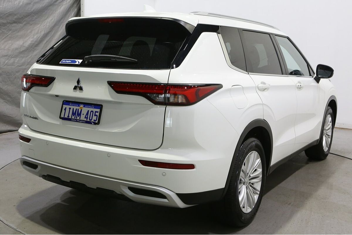 2024 Mitsubishi Outlander LS ZM