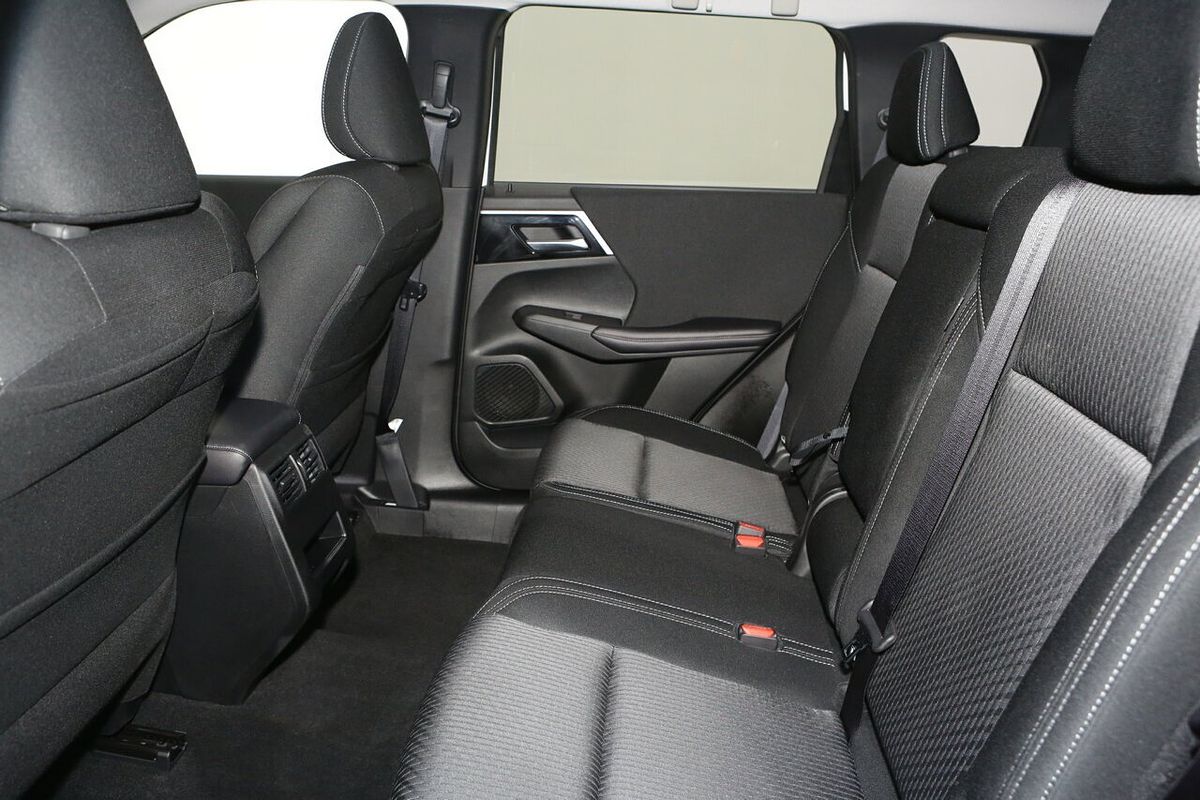 2024 Mitsubishi Outlander LS ZM