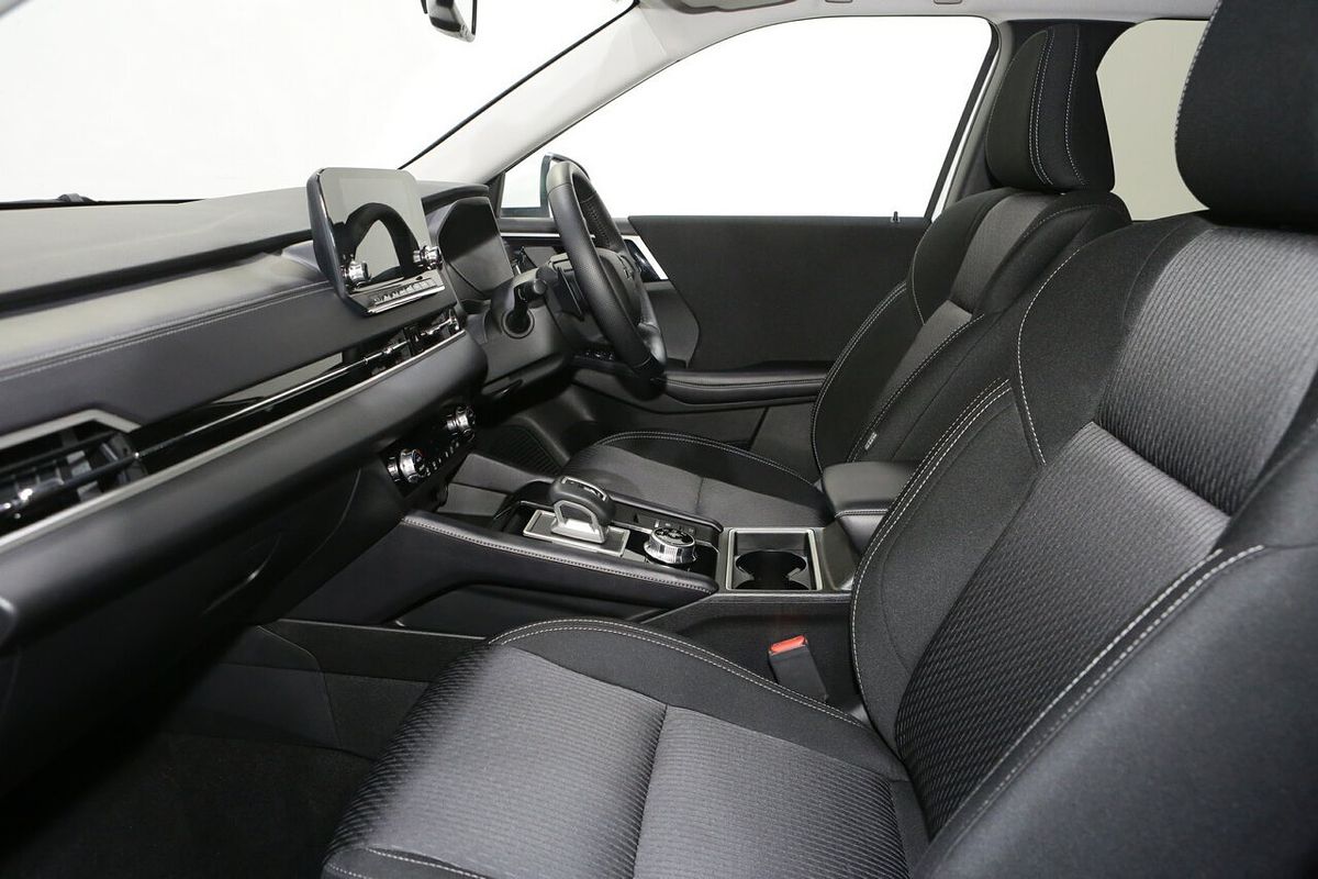 2024 Mitsubishi Outlander LS ZM