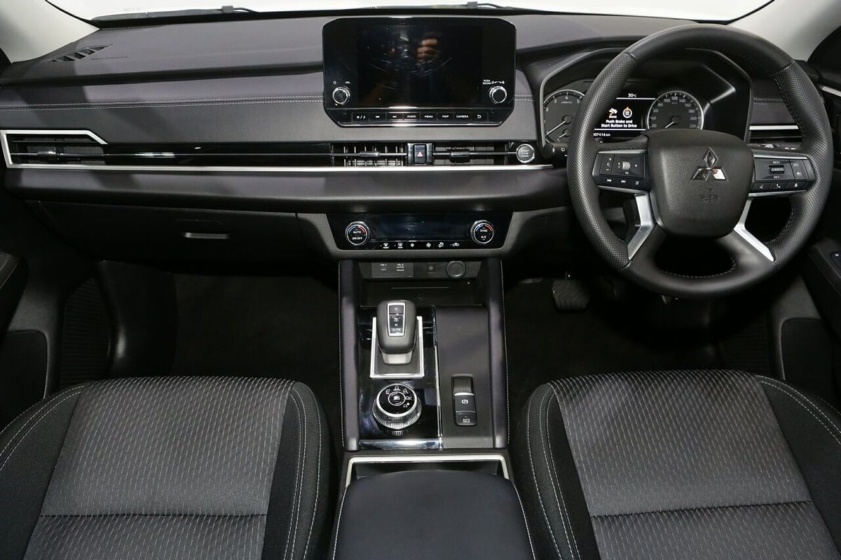 2024 Mitsubishi Outlander LS ZM