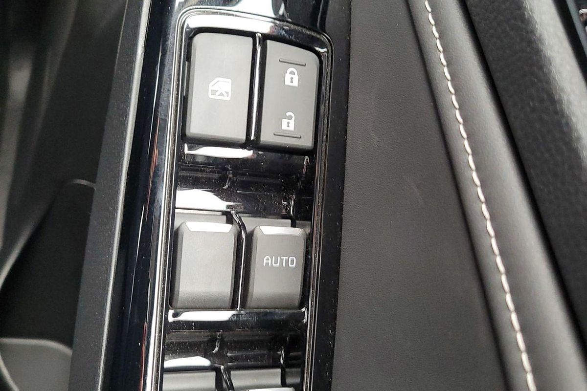 2023 Isuzu MU-X LS-T