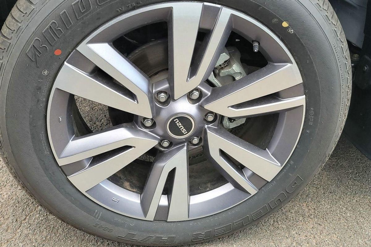 2023 Isuzu MU-X LS-T