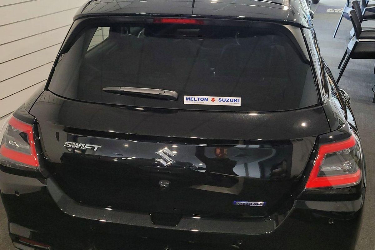 2025 Suzuki Swift Hybrid GLX UZ