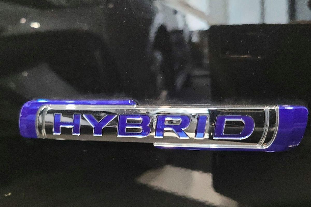 2025 Suzuki Swift Hybrid GLX UZ