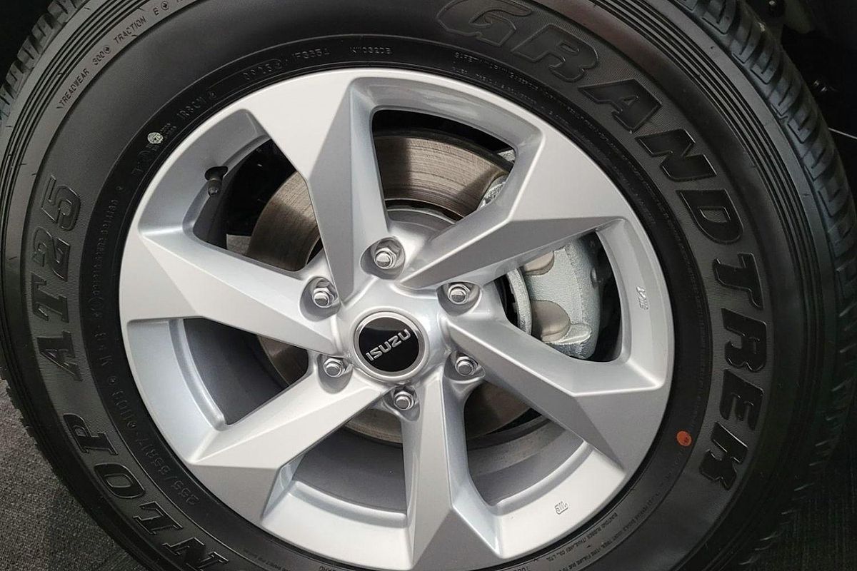 2025 Isuzu MU-X LS-M