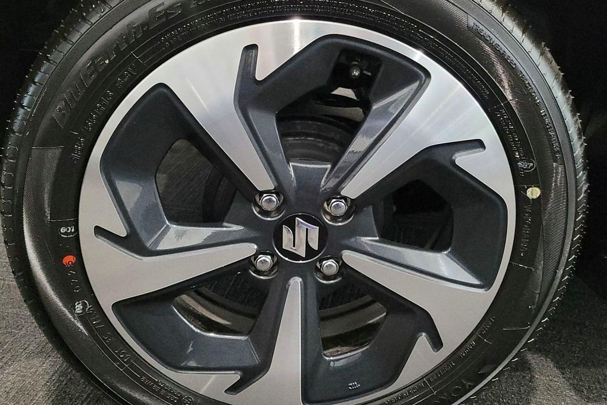 2025 Suzuki Swift Hybrid GLX UZ