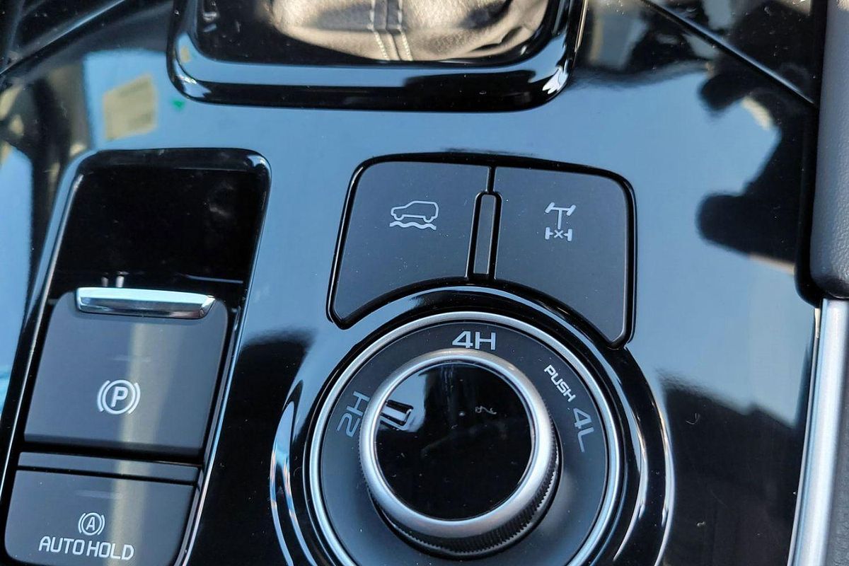 2025 Isuzu MU-X LS-T