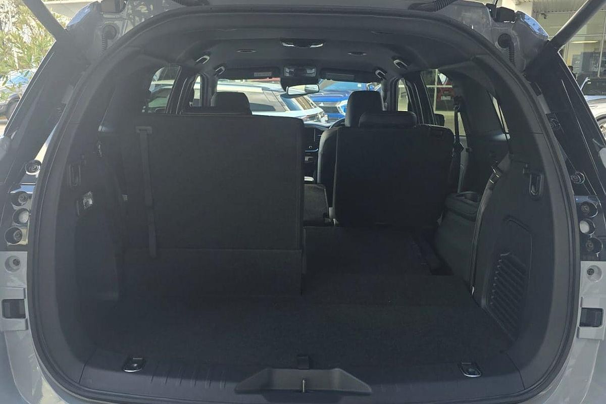 2025 Isuzu MU-X X-TERRAIN