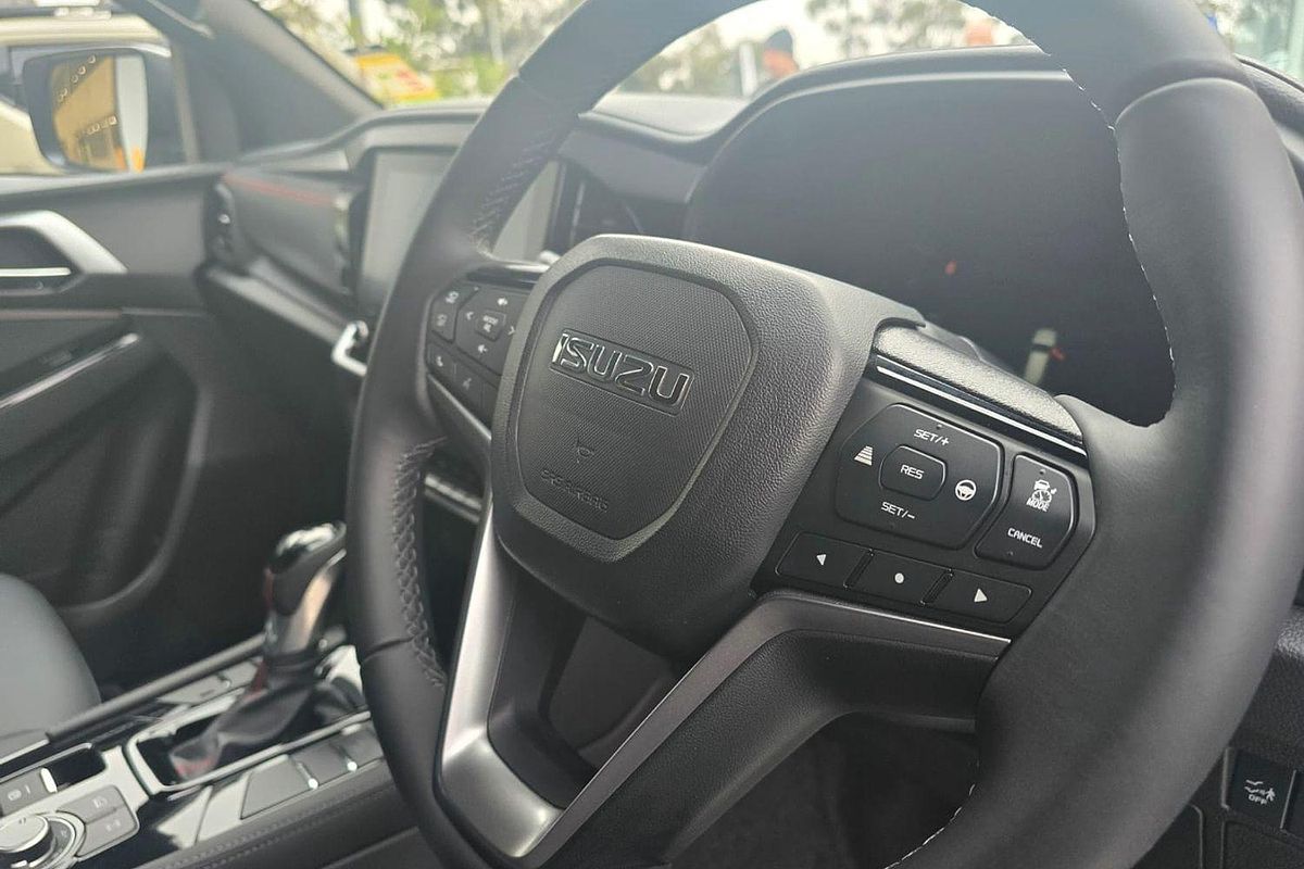 2025 Isuzu MU-X X-TERRAIN