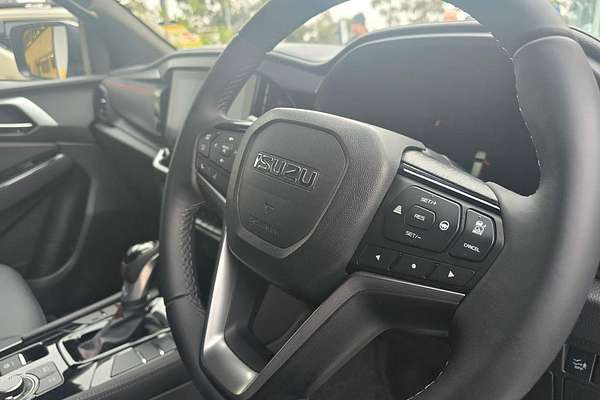 2025 Isuzu MU-X X-TERRAIN