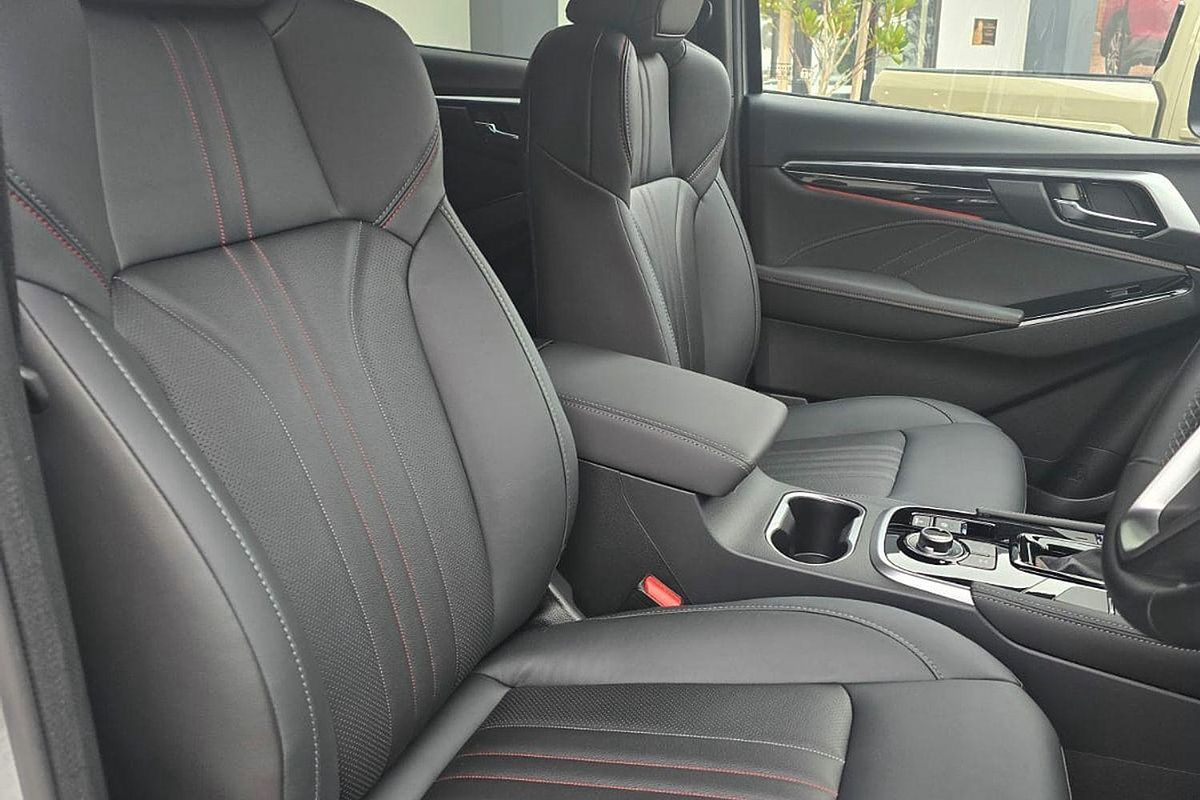 2025 Isuzu MU-X X-TERRAIN