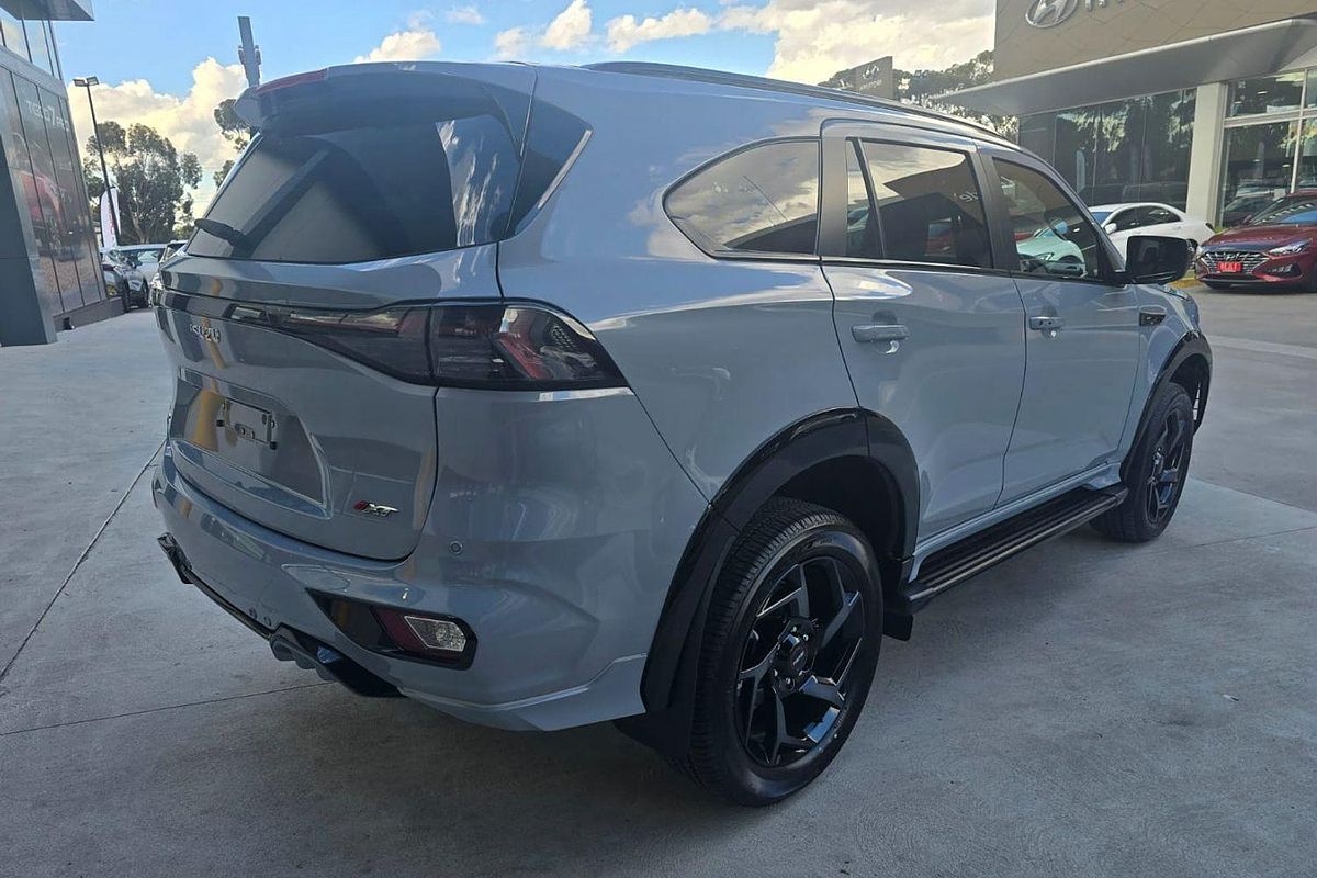 2025 Isuzu MU-X X-TERRAIN