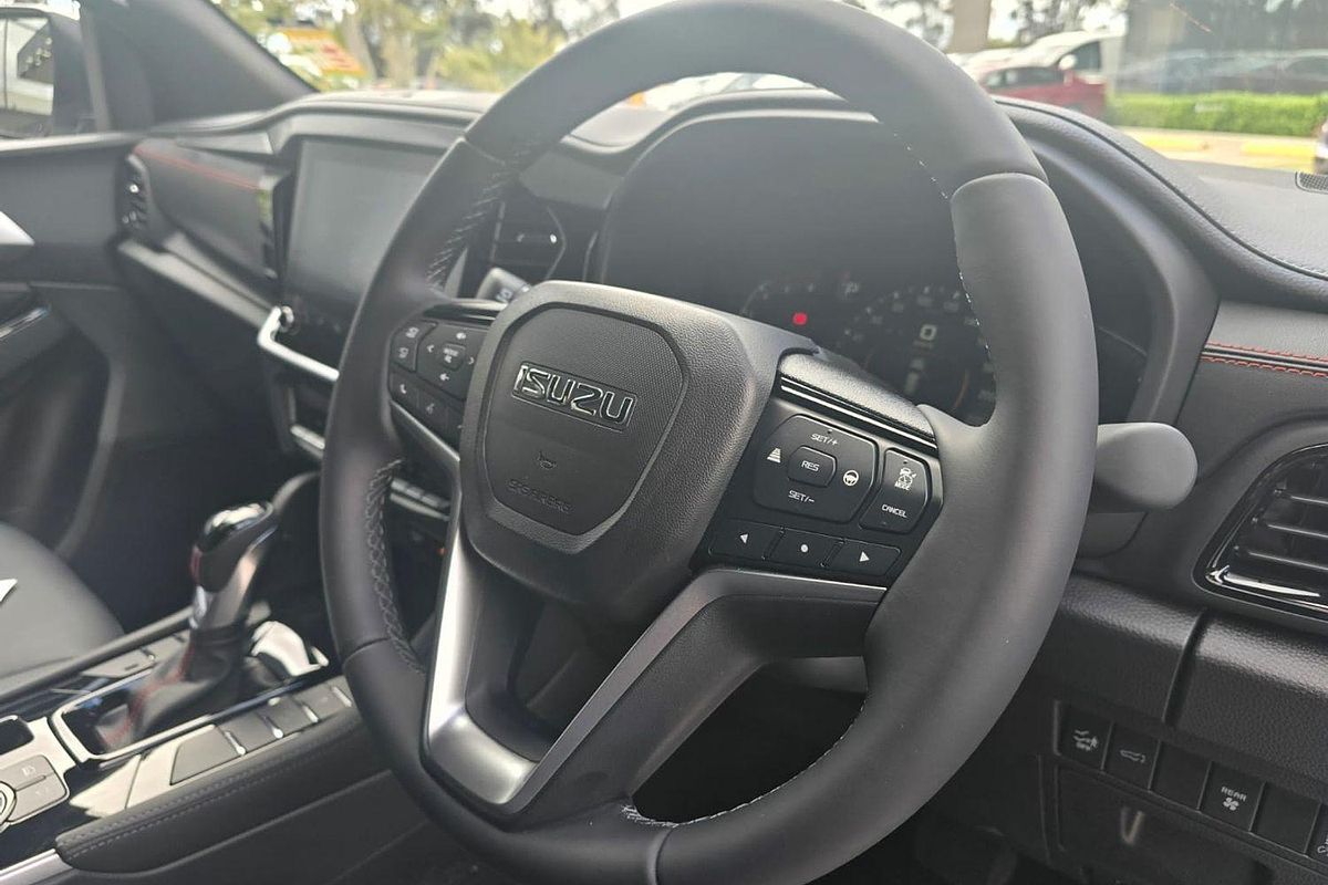 2025 Isuzu MU-X X-TERRAIN