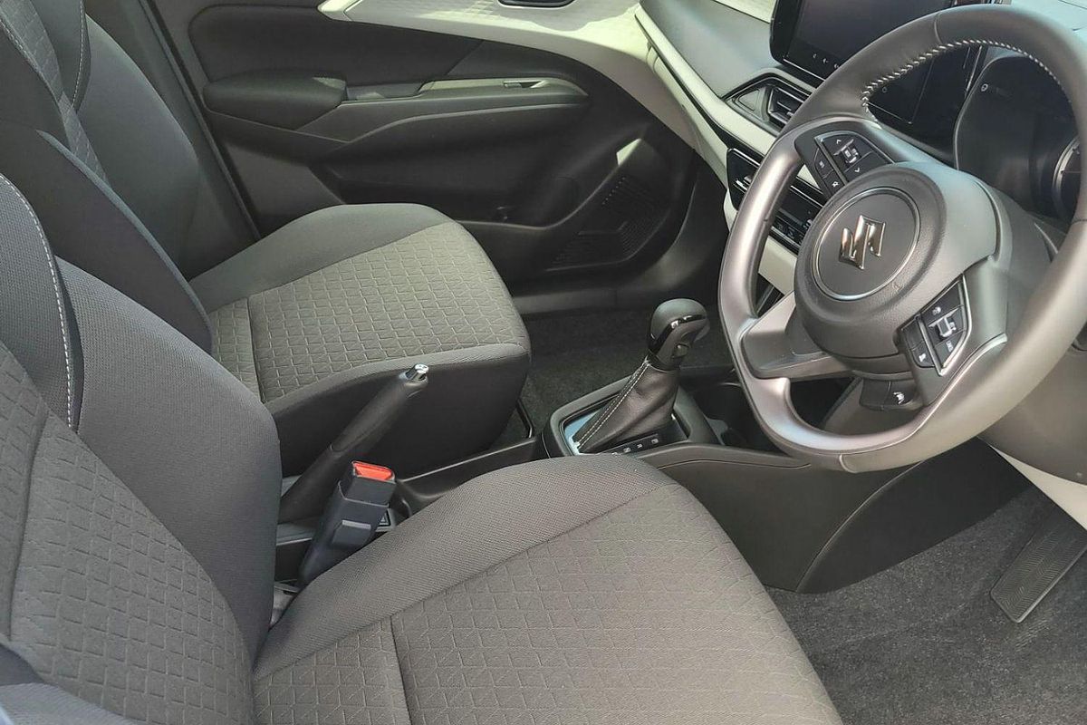 2024 Suzuki Swift Hybrid Plus UZ