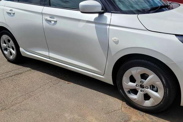 2024 Suzuki Swift Hybrid Plus UZ