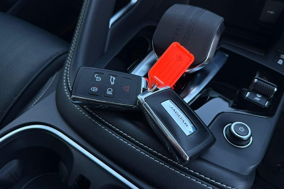 2021 Jaguar E-PACE P250 R-Dynamic SE X540