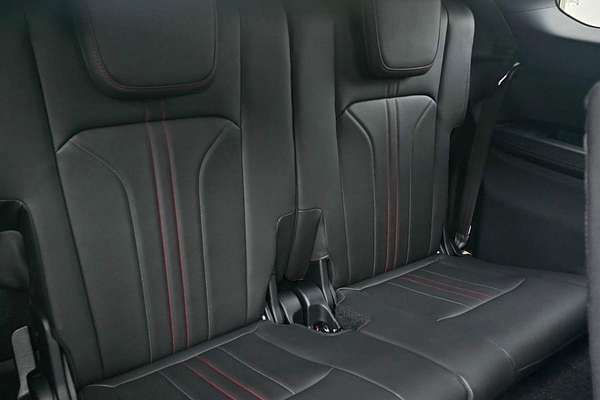 2025 Isuzu MU-X X-TERRAIN