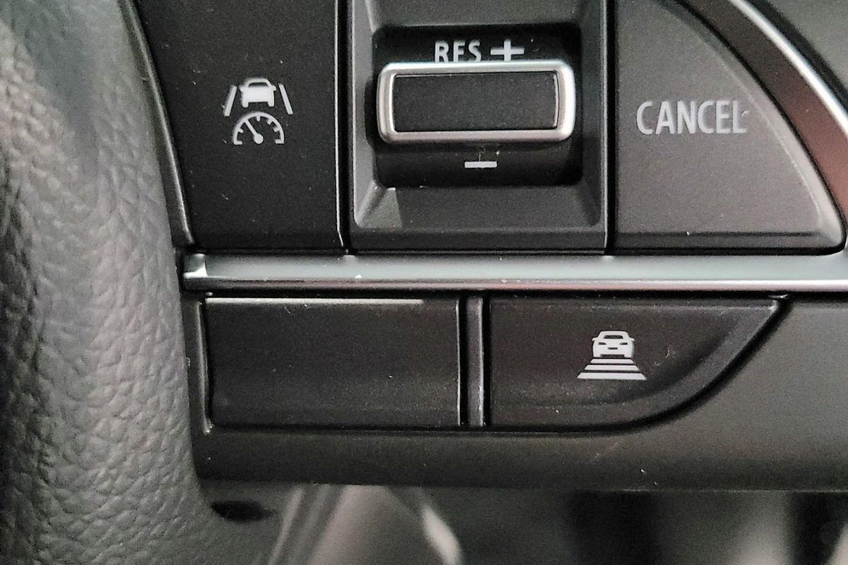 2025 Suzuki Swift Hybrid GLX UZ