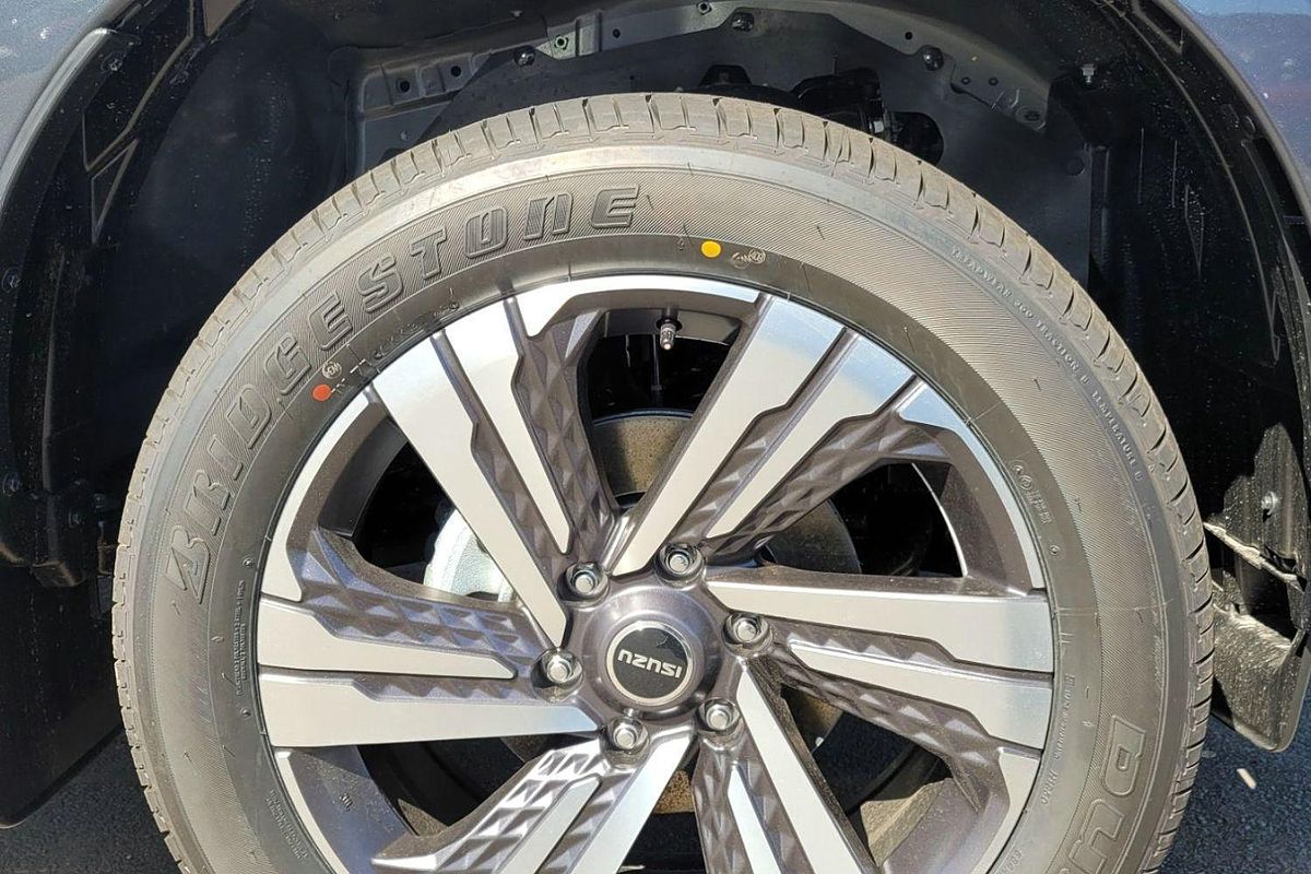 2025 Isuzu MU-X LS-T