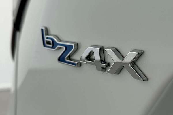 2024 Toyota bZ4X XEAM10R