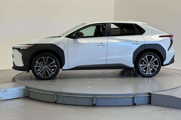 2024 Toyota bZ4X XEAM10R