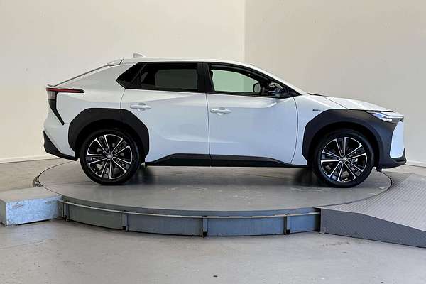 2024 Toyota bZ4X XEAM10R