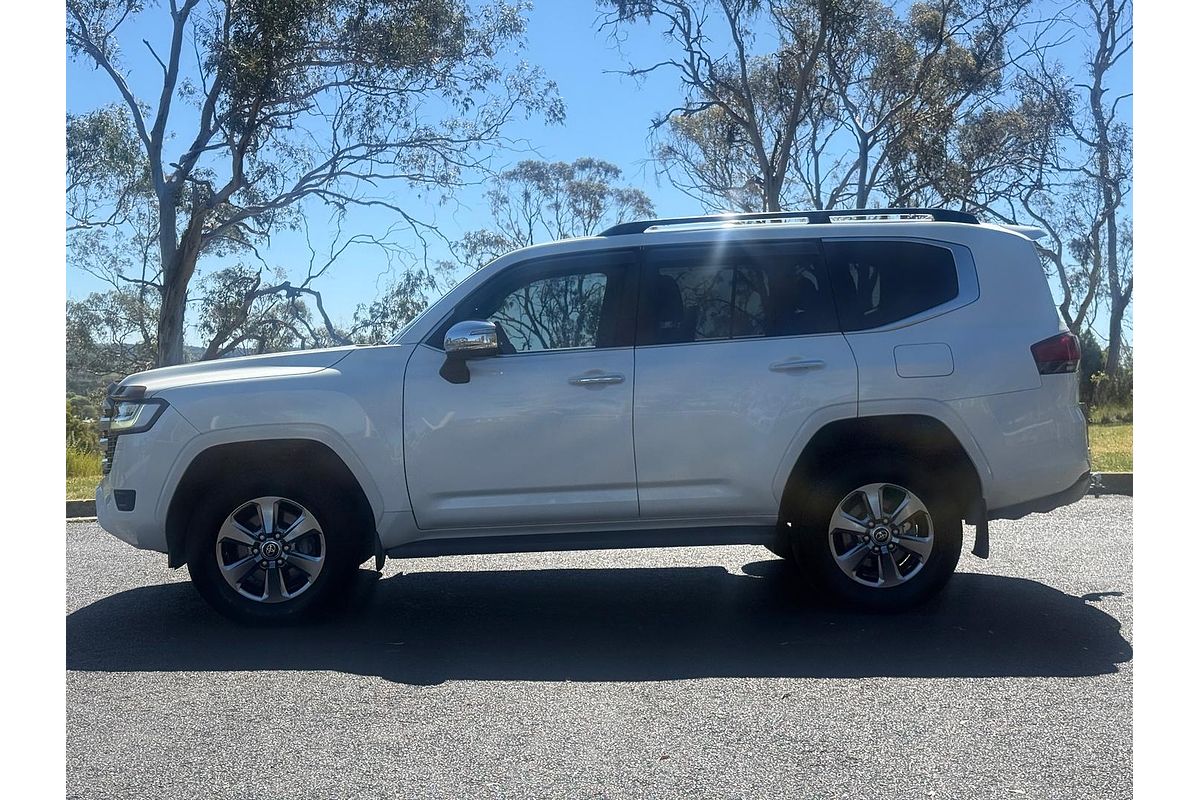 2021 Toyota Landcruiser Sahara FJA300R