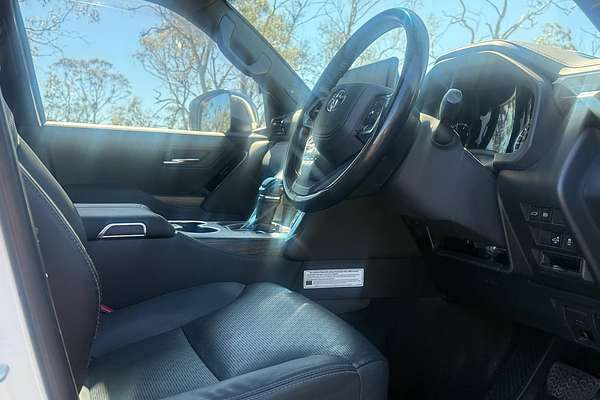 2021 Toyota Landcruiser Sahara FJA300R