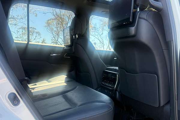 2021 Toyota Landcruiser Sahara FJA300R