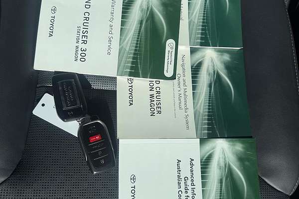 2021 Toyota Landcruiser Sahara FJA300R