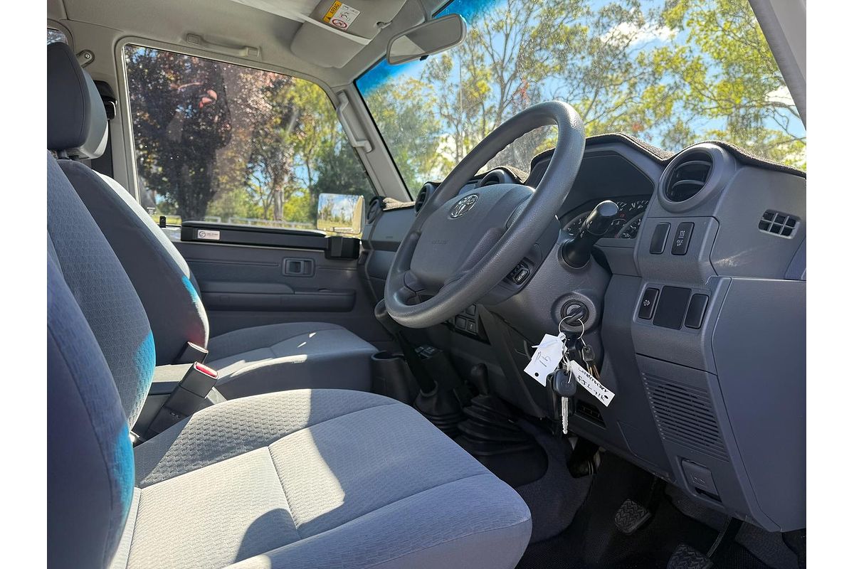 2021 Toyota LC Military LC Military GXL 4.5L T Diesel Manual Dual Cab Chassis