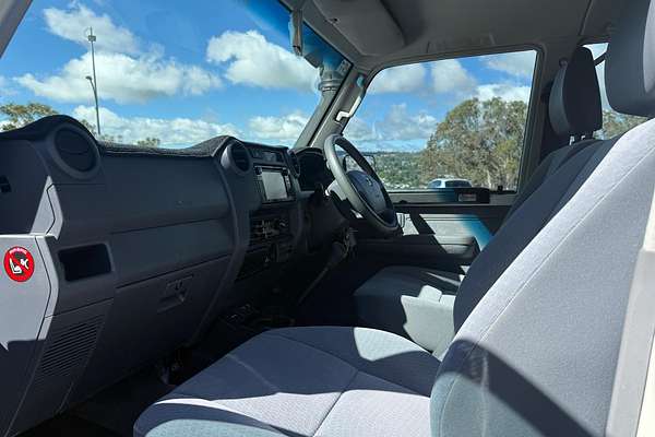 2021 Toyota LC Military LC Military GXL 4.5L T Diesel Manual Dual Cab Chassis