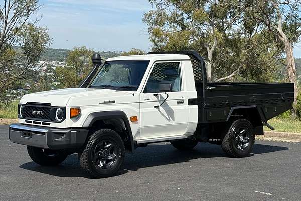 2025 Toyota LC Military LC Military GXL 4.5L T Diesel Manual Single C/Chassis